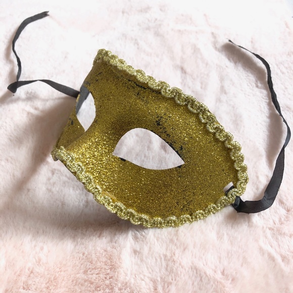 Masquerade Masks for Home Decor - Picture 13 of 16